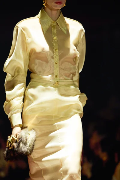 Look 10
